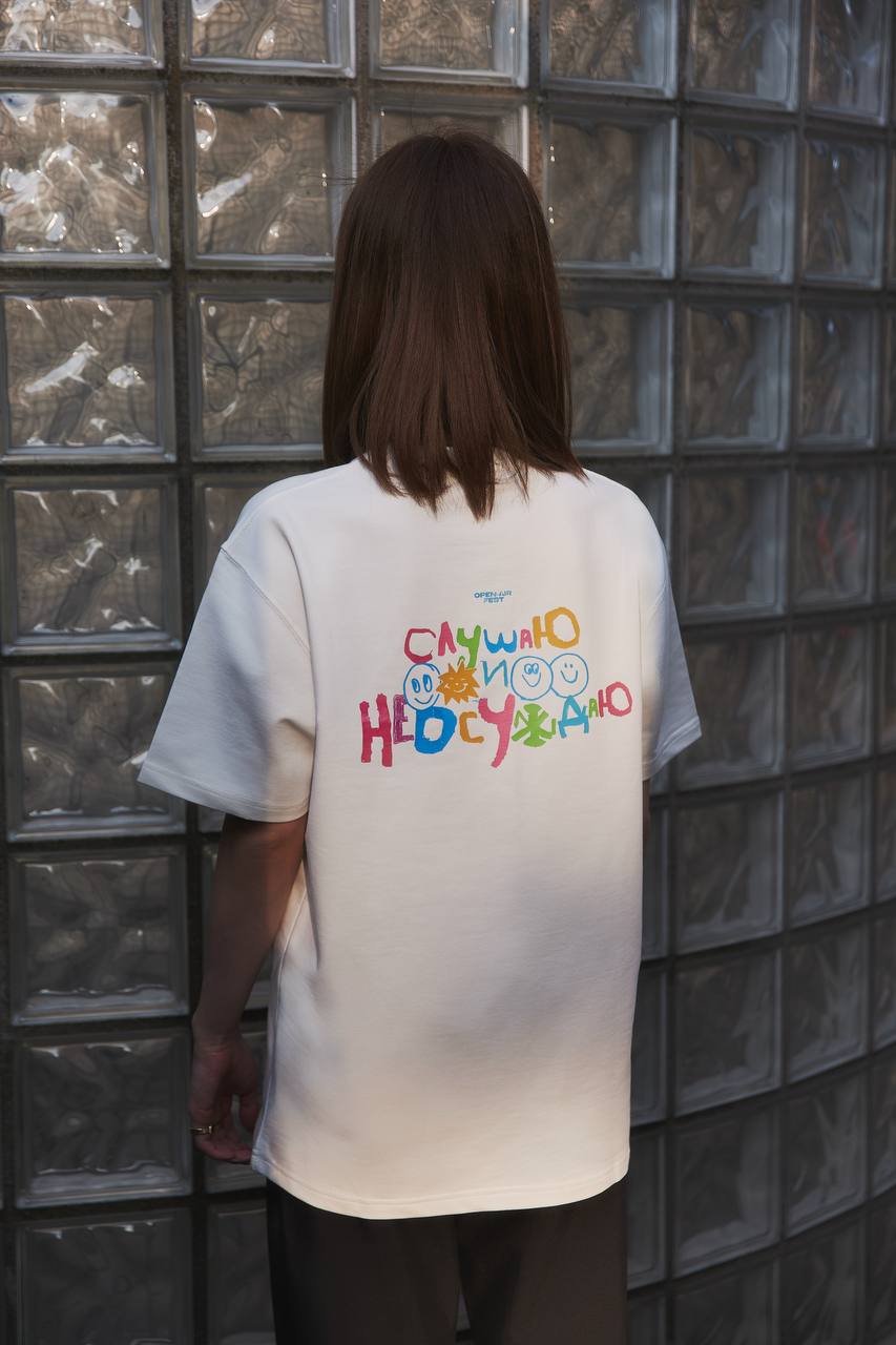 Футболка  «Слушаю и не осуждаю»