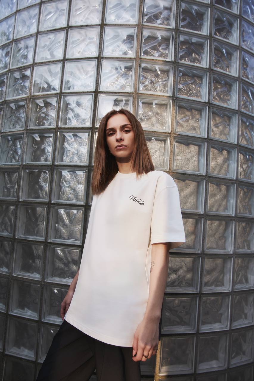 Футболка  «Слушаю и не осуждаю»